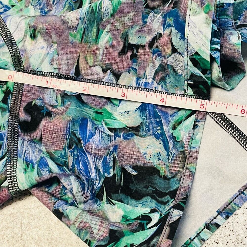 Lululemon Track That Mid-Rise Short 5" Rapid Flourish Multi Size 2 - Picture 6 of 11